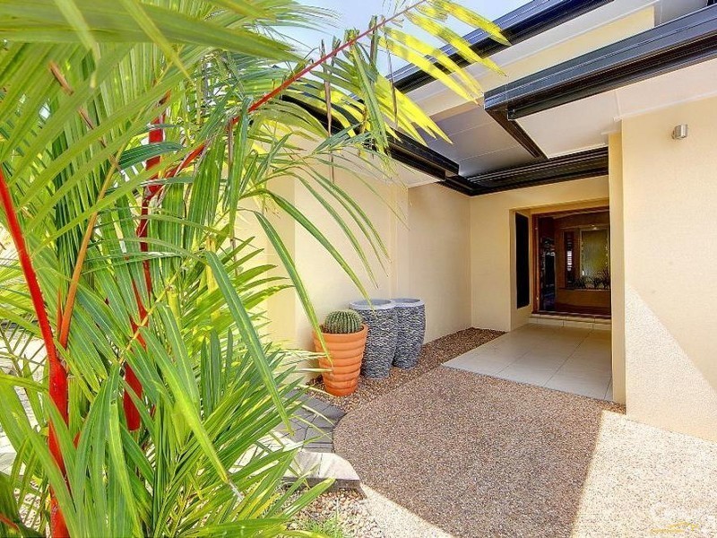 27 DUNGURRA PLACE, Bushland Beach QLD 4818