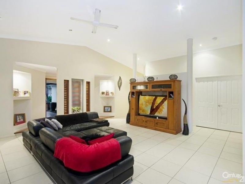 27 DUNGURRA PLACE, Bushland Beach QLD 4818