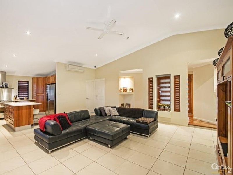 27 DUNGURRA PLACE, Bushland Beach QLD 4818