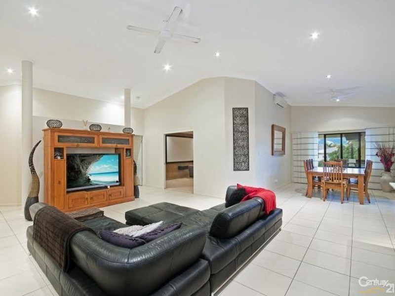 27 DUNGURRA PLACE, Bushland Beach QLD 4818