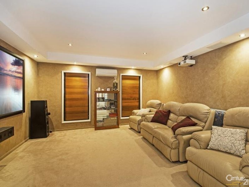 27 DUNGURRA PLACE, Bushland Beach QLD 4818