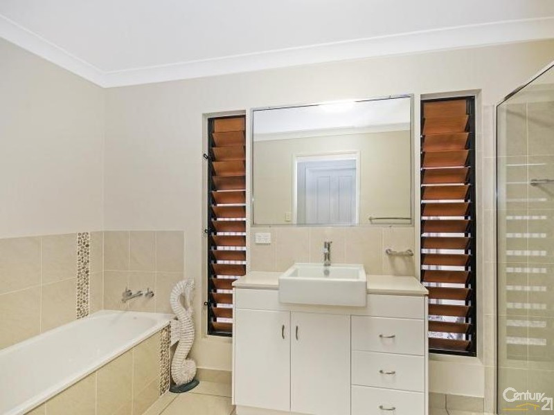 27 DUNGURRA PLACE, Bushland Beach QLD 4818