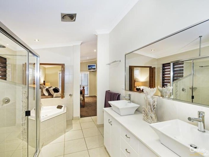 27 DUNGURRA PLACE, Bushland Beach QLD 4818