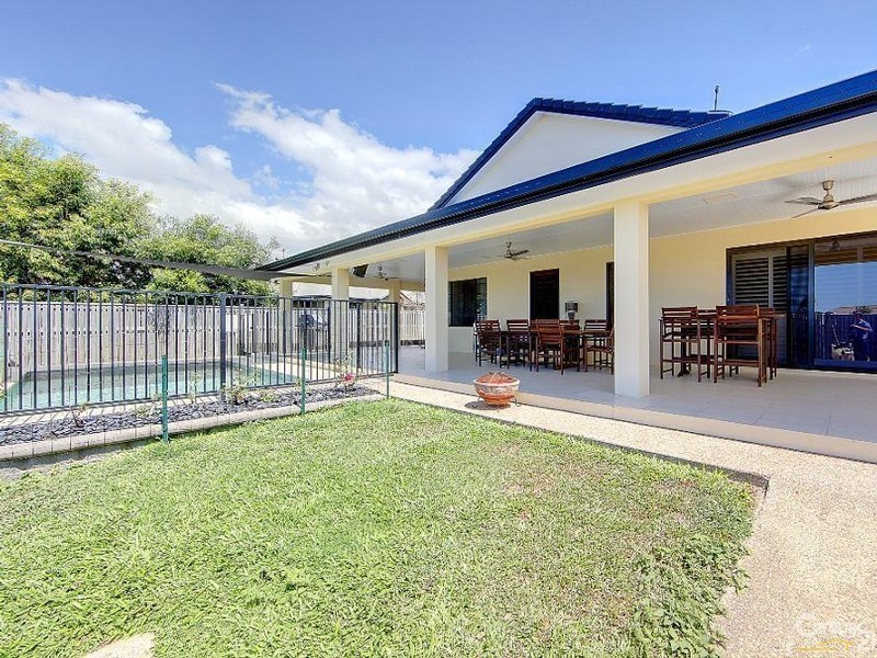 27 DUNGURRA PLACE, Bushland Beach QLD 4818