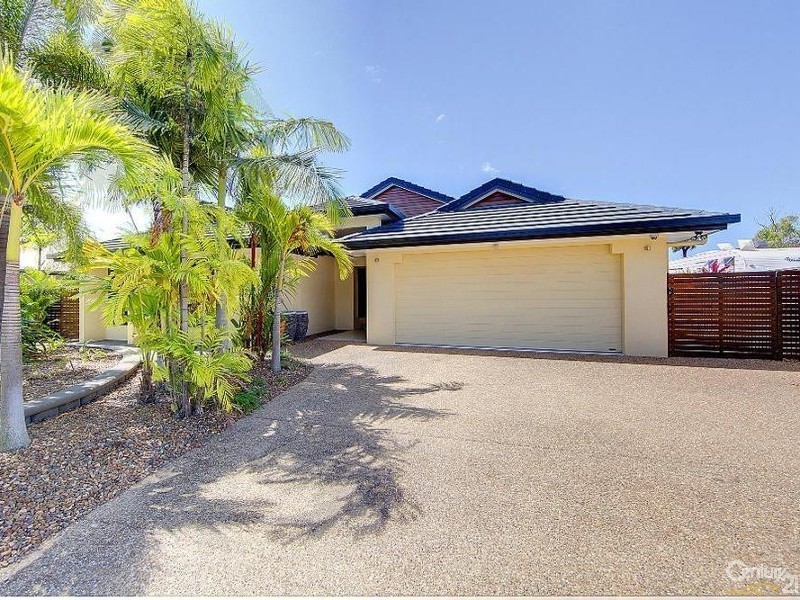 27 DUNGURRA PLACE, Bushland Beach QLD 4818