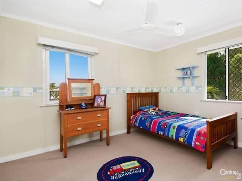 8 MUNROE STREET, Wulguru QLD 4811