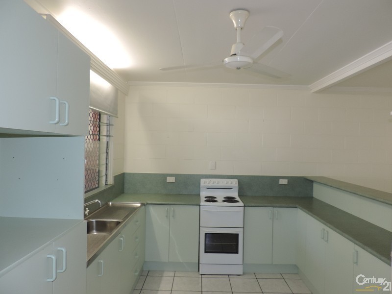 12 DYER STREET, Pallarenda QLD 4810