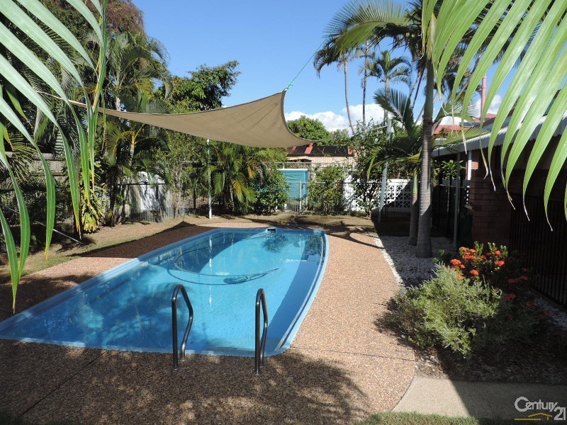 12 DYER STREET, Pallarenda QLD 4810