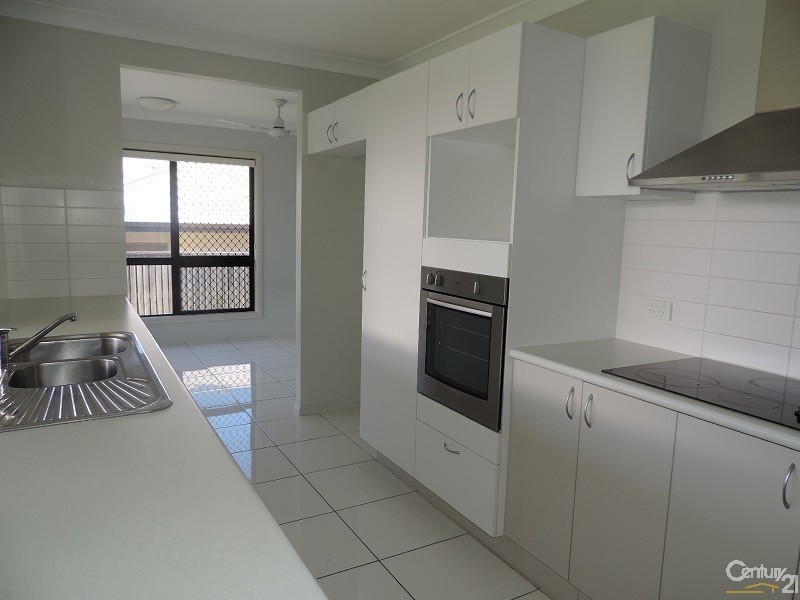 Bushland Beach QLD 4818