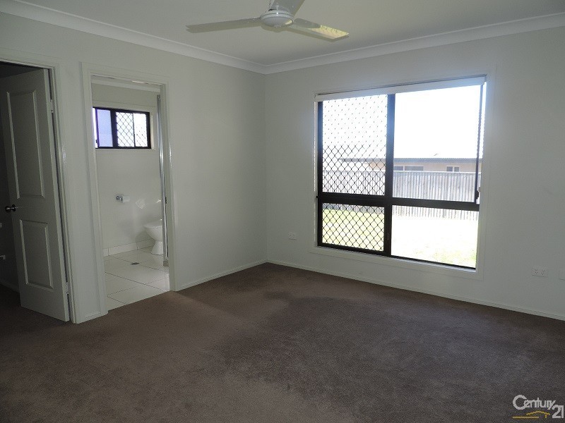 Bushland Beach QLD 4818