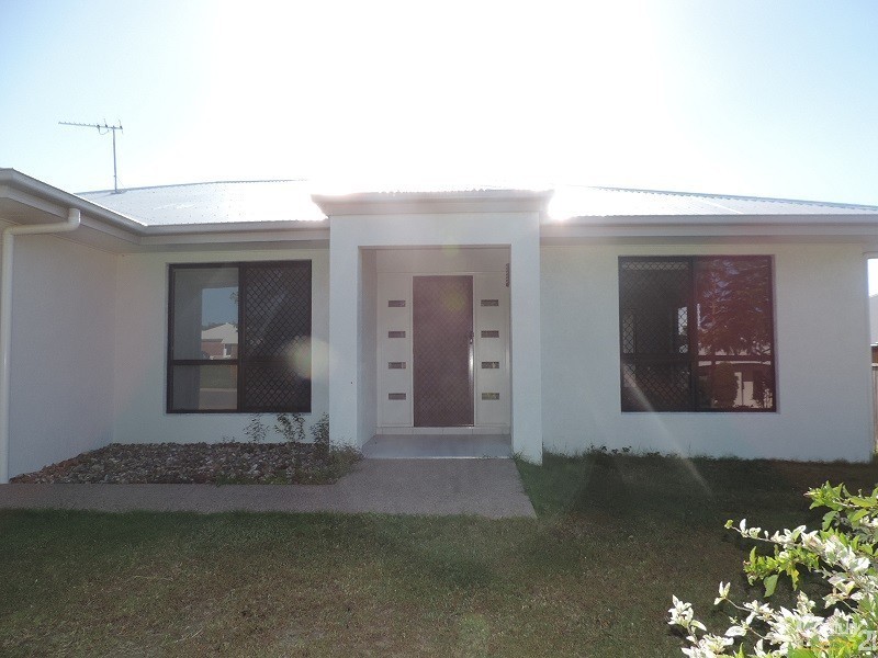 Bushland Beach QLD 4818