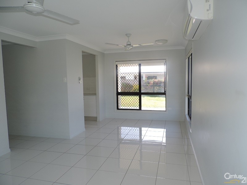 Bushland Beach QLD 4818