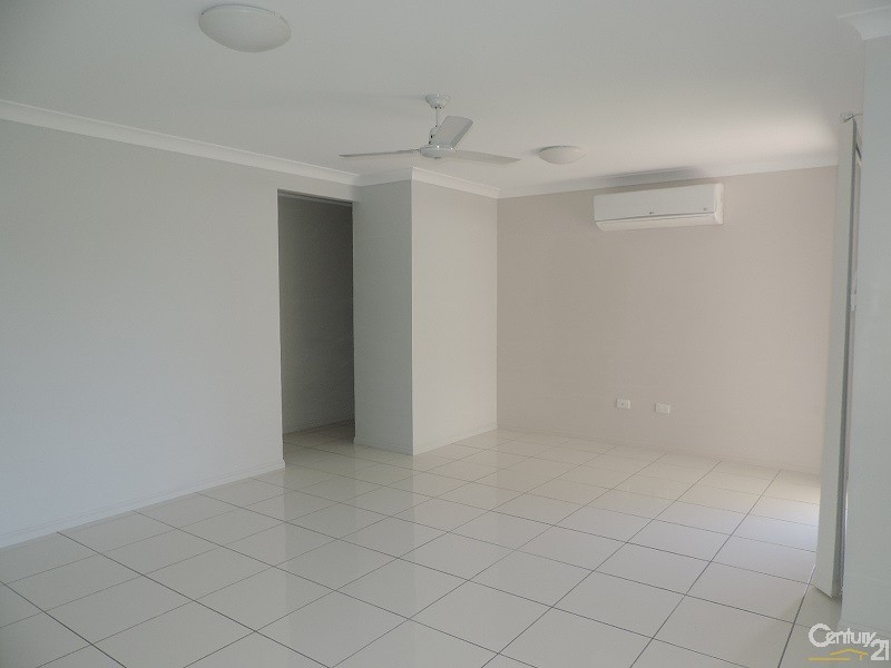 Bushland Beach QLD 4818