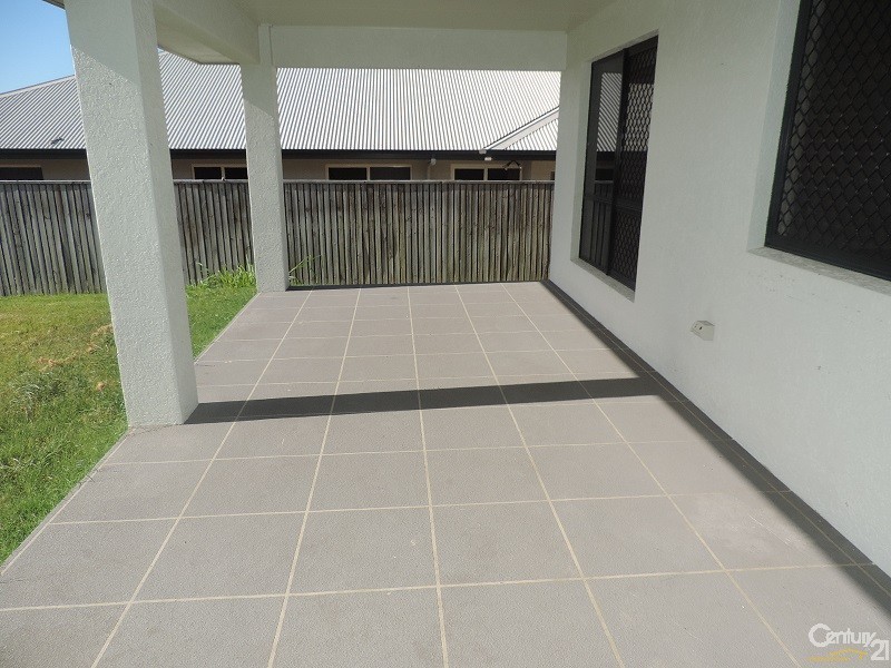 Bushland Beach QLD 4818