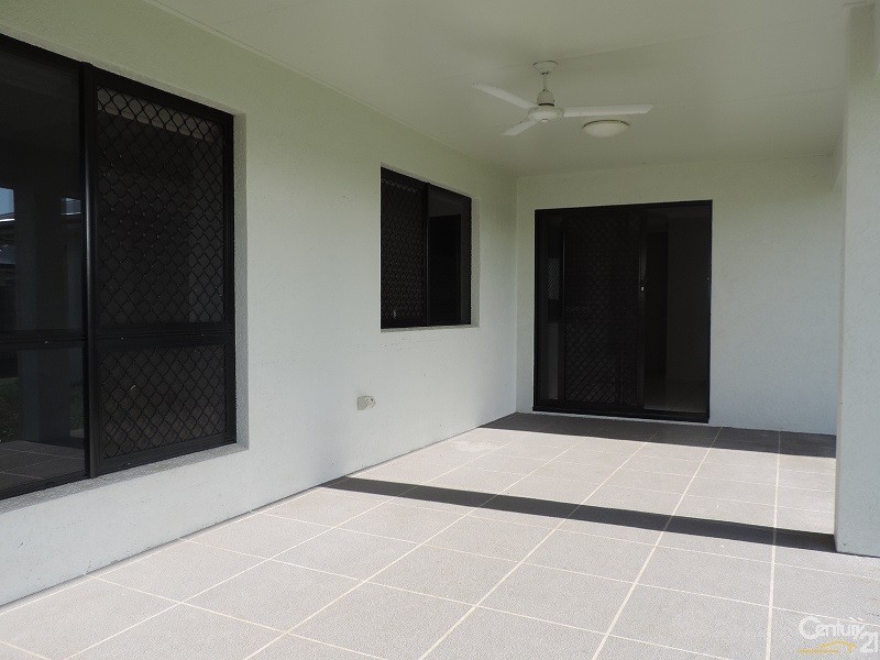 Bushland Beach QLD 4818