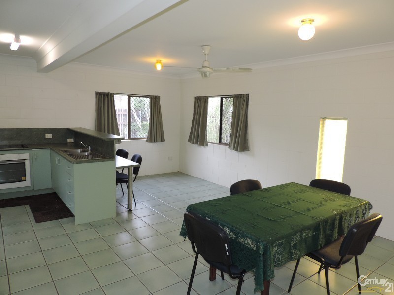 4 CATHERINE CRESCENT, Kelso QLD 4815