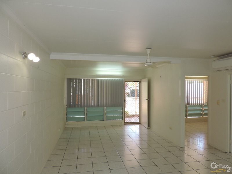 1/12 Dyer Street, Pallarenda QLD 4810