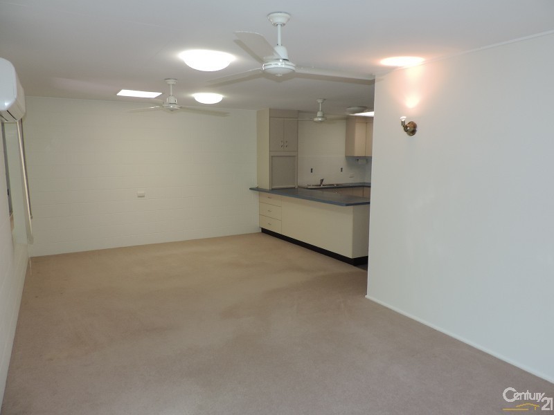 1/35 BAY STREET, Pallarenda QLD 4810