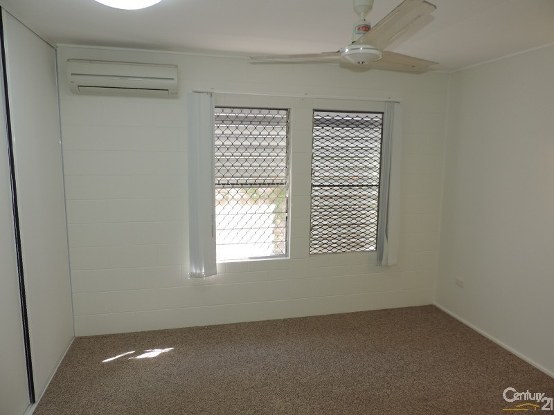 1/35 BAY STREET, Pallarenda QLD 4810