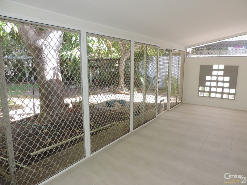 1/35 BAY STREET, Pallarenda QLD 4810