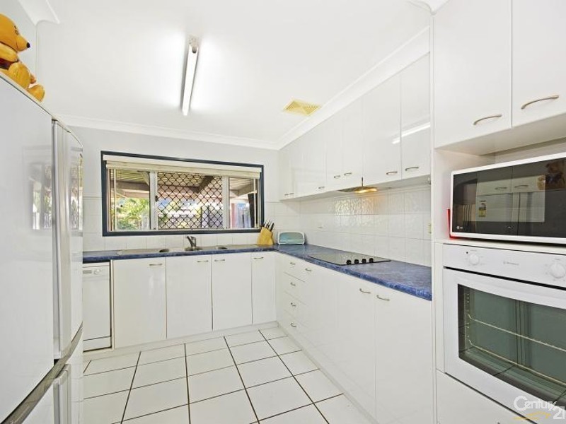 18 REDWOOD AVENUE, Kirwan QLD 4817