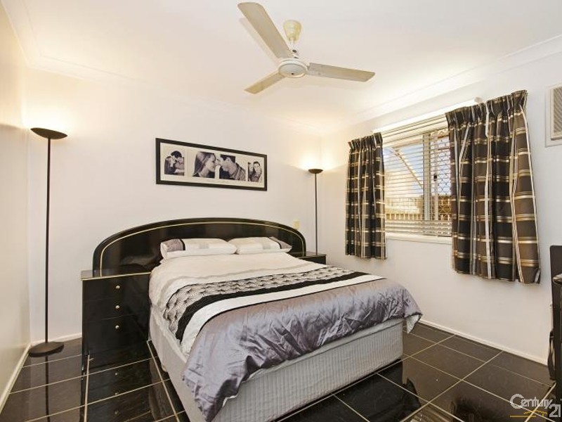 18 REDWOOD AVENUE, Kirwan QLD 4817