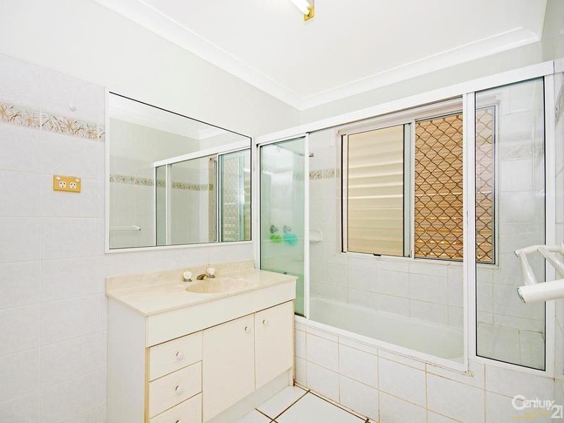 18 REDWOOD AVENUE, Kirwan QLD 4817