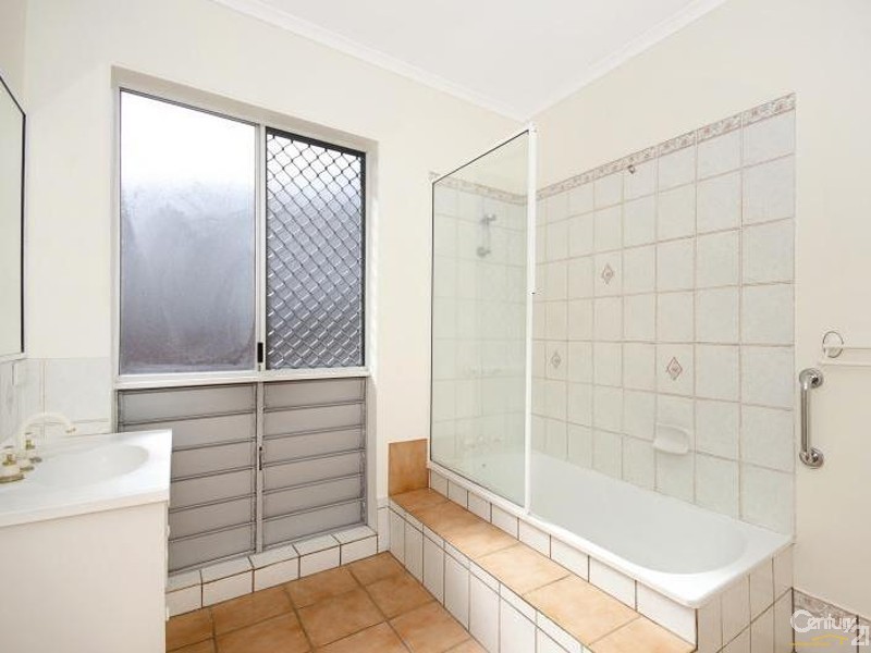 20 SEAWARD CRESCENT, Pallarenda QLD 4810