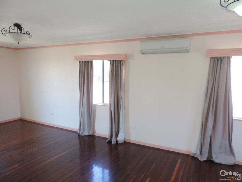 31 MONTGOMERY STREET, West End QLD 4810