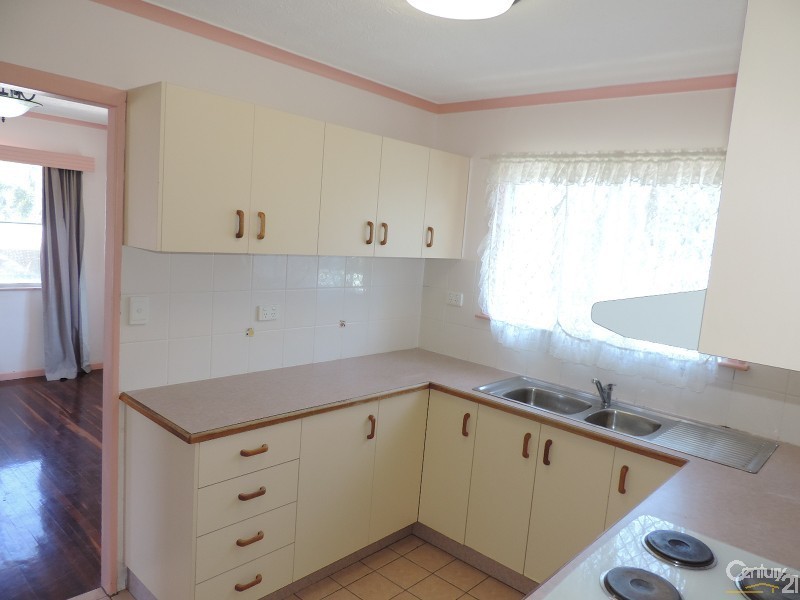 31 MONTGOMERY STREET, West End QLD 4810