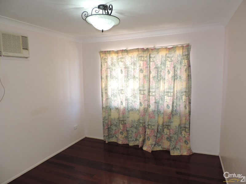 31 MONTGOMERY STREET, West End QLD 4810