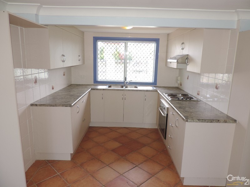 31 MONTGOMERY STREET, West End QLD 4810