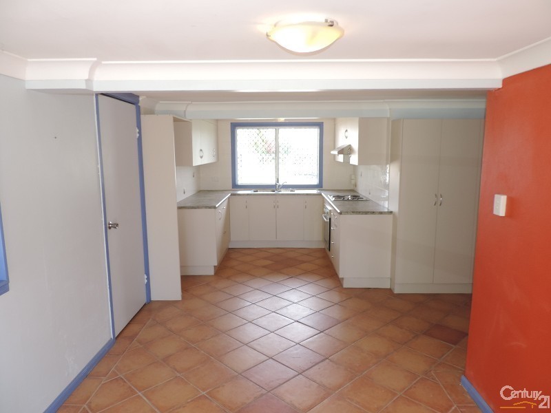 31 MONTGOMERY STREET, West End QLD 4810