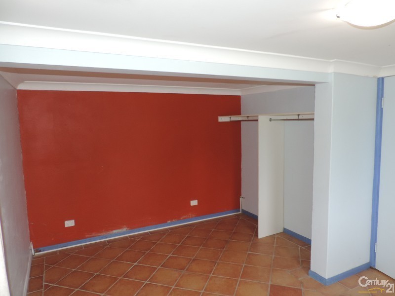 31 MONTGOMERY STREET, West End QLD 4810