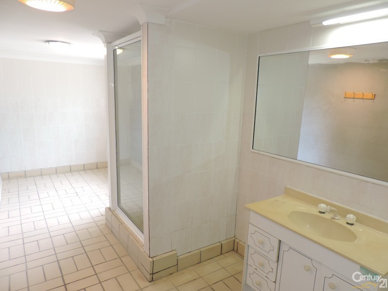 31 MONTGOMERY STREET, West End QLD 4810