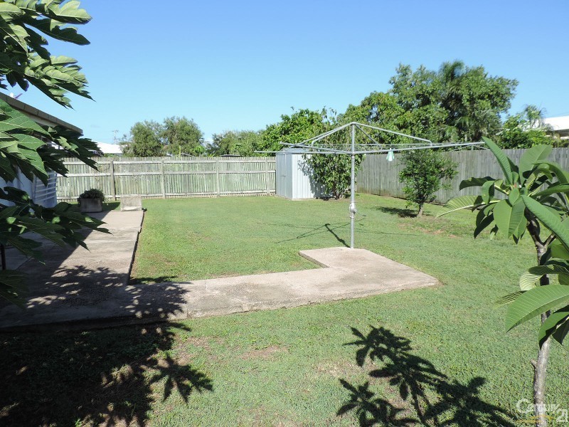 9 JOSEPHINE CRESCENT, Rasmussen QLD 4815