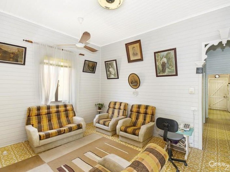 14 SEVENTH AVENUE, South Townsville QLD 4810