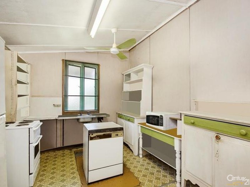 14 SEVENTH AVENUE, South Townsville QLD 4810