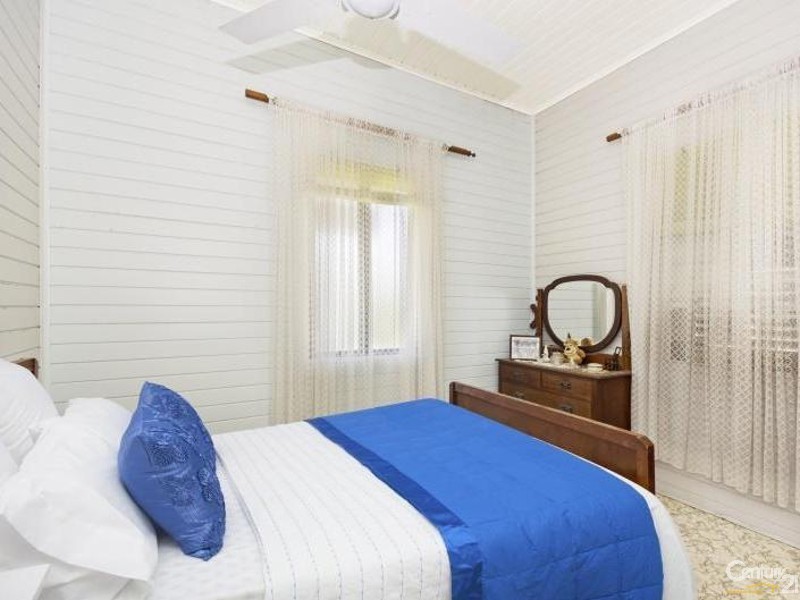 14 SEVENTH AVENUE, South Townsville QLD 4810