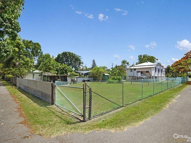 14 SEVENTH AVENUE, South Townsville QLD 4810