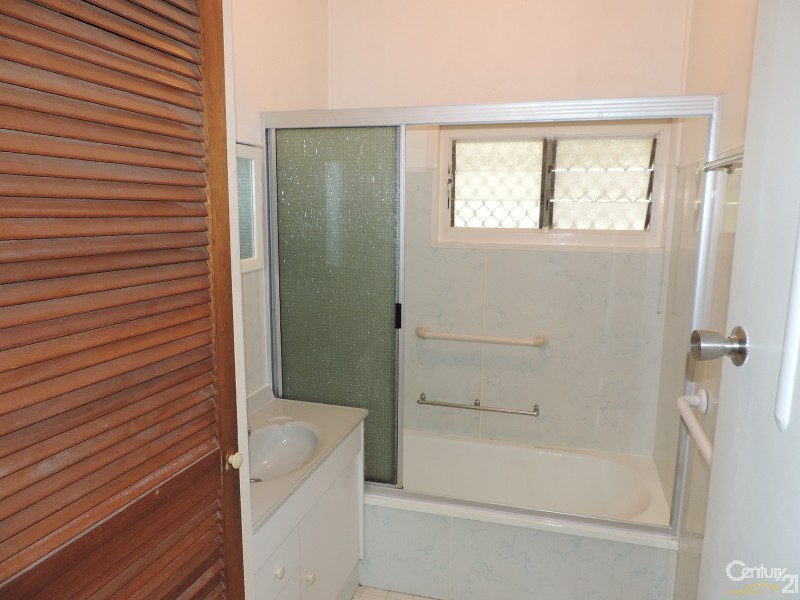 28 ABBOTT STREET, Oonoonba QLD 4811