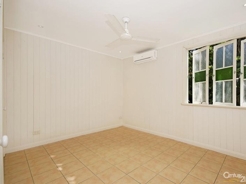 28 QUEEN STREET, North Ward QLD 4810