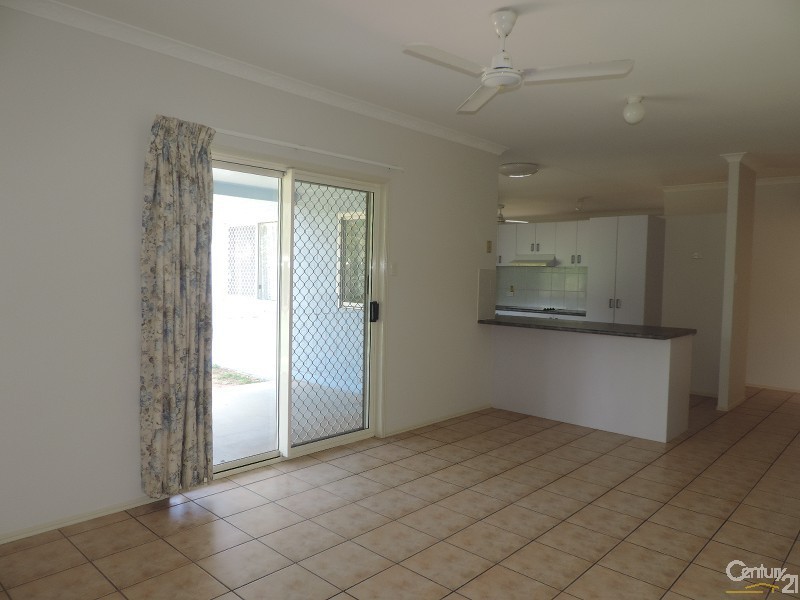 Bushland Beach QLD 4818