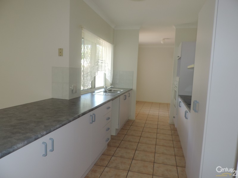 Bushland Beach QLD 4818