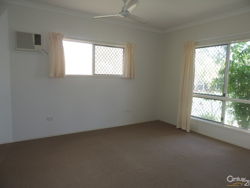 Bushland Beach QLD 4818