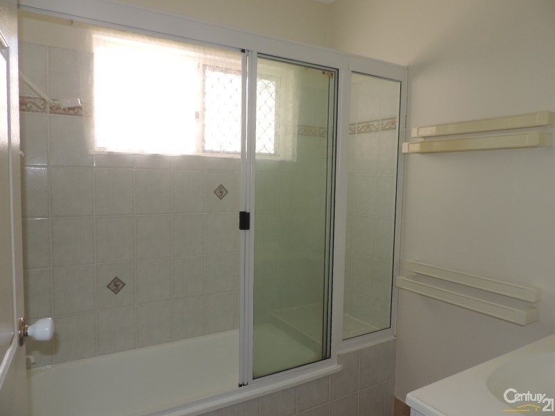 Bushland Beach QLD 4818