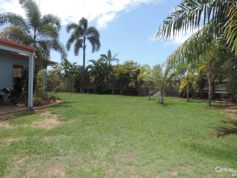 Bushland Beach QLD 4818