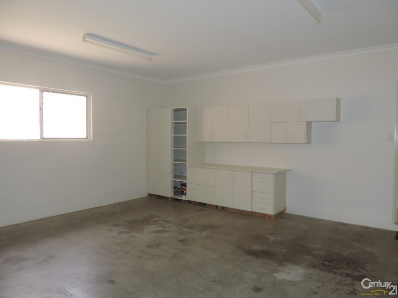 Bushland Beach QLD 4818