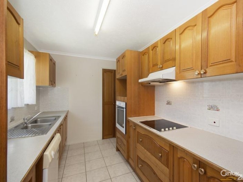 211 PINNACLE DRIVE, Rasmussen QLD 4815