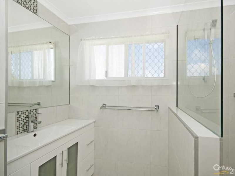 211 PINNACLE DRIVE, Rasmussen QLD 4815